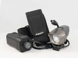 FENIX BT10 - extra výkonné přední světlo 350lm
