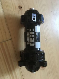 Přední náboj DT Swiss 350, pro špice Straightpull, osa RUPx100 mm, 28 děr, uchycení kotouče na 6 děr