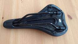 Prodam sedlo Bontrager Arvada - nove, sundane z Trek Roscoe 8 2019