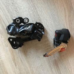 Přehazovačka a přesmyk SHIMANO XT Di2 RD-M8050 a FD-M8070