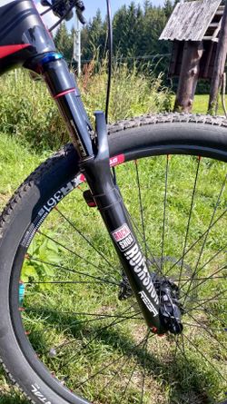Rock Shox Reba 29, nová, pevná osa 15x100, tapered 18,5 cm