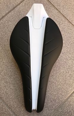 sedlo Fabric Tri Elite Flat