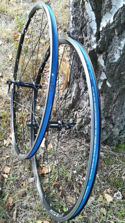 Zapletená kola Shimano WH-RS010