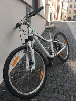 Holčičí kolo Specialized Hotrock 24"