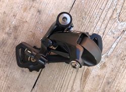 Přehazovačka Shimano 105 RD-5800 - GS - střední vodítko