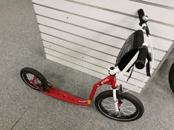 Nová koloběžka Kostka Rebel RED