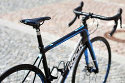 Celokarbonové kolo Rock Machine Raceride 900 Disc, hydraulika, pevné osy, 2x11 Shimano 105