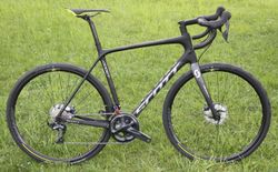 SCOTT Addict Disc Ultegra - silniční kola s karbonovým rámem - NOVÉ