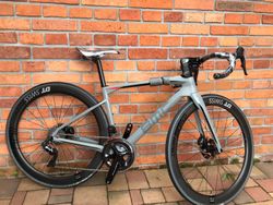 Nejvyšší model Bmc Roadmachine 01 ONE, dura ace di2, vel. XS