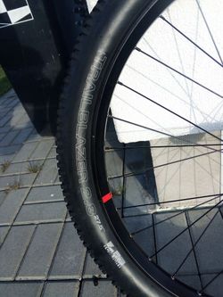 záplety 27,5" i40, boost náboje, pláště WTB TrailBlazer 27,5 x 2,8