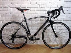 CELO-KARBON SPECIALIZED TARMAC na Shimano 105, 54 cm. Super stav