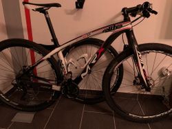 lehky pevnak full carbon MRX