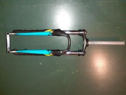 SR Suntour XCM RL-R, velikost rámu 19", rychloupínák, vč. lockout z řídítek