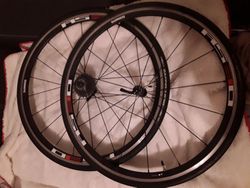 Shimano R530, pláště 25mm, bez kazety