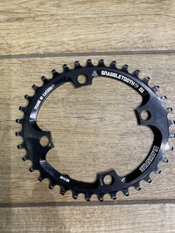 Kanadský převodník BLACKSPHIRE SNAGGLETOOTH 01 - 104 BCD - 36 zubů.