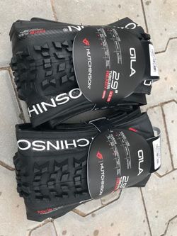 Pár Plášťů MTB Hutchinson GILA -29 er, TLR kevlar, černý