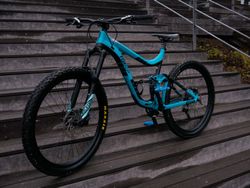 GIANT REIGN 1 2017