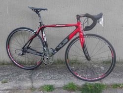 4US Indianapolis Torpado Fullcarbon, SRAM RIVAL, Fulcrum racing 5, karbonové doplňky, Super Stav!!!
