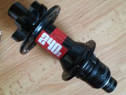 DT swiss 240 6 děr. 142/12 nebo 135/5