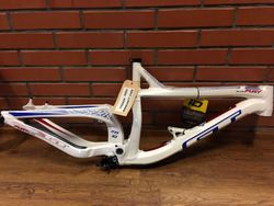 GT FURY ELITE 27,5 rám NOVÝ bez tlumiče velikost M