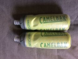 Prodám 2x láhev Camelback - minimálně použité. Důvod: nehodí se mě barva.
