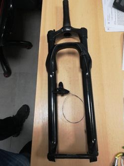 Prodám sundanou vidlici z nového kola Rock shox