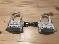Pedály Shimano PD-6401, systém LOOK, bílé