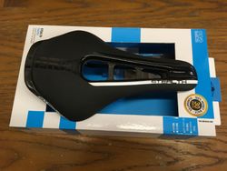 Sedlo PRO Stealth Carbon 152mm