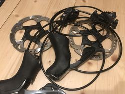 SHIMANO Řadící/brzdové páky ST-R785 Di2 Disc 2x11 + BR-RS785 + 2ks kotouče SM-RT86-A