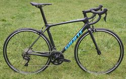 GIANT TCR Advanced 2 - dostupné závodní silniční kolo s karbonovým rámem - NOVÉ