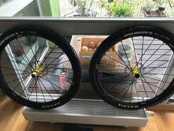 MAVIC Deemax pro 29' s MAXXIS High Roller 2 a Disc