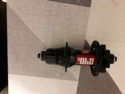 Prodám zadní náboj dt swiss 240s