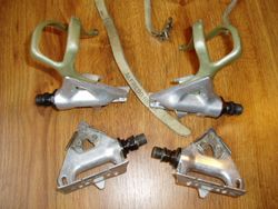 Pedály SHIMANO A550.