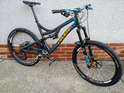 Pivot mach 6 carbon