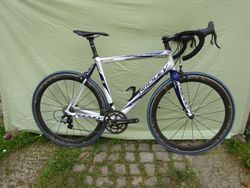 Ridley Excalibur vel. 55, Campagnolo Super Record 11s, Mavic Cosmic Carbon SL, doplňky Zipp, 7,3kg!