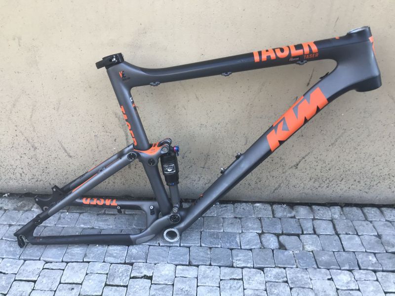 Celokarbonový rám KTM TASER vel.53 s tlumičem FOX FLOAT RP22