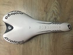 Sedlo Prologo SCRATCH-Pro Bíločerné