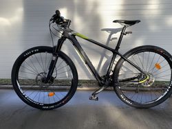 Dema Ferrara 9.0 29” carbon top vybava