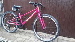 SUPERIOR F.L.Y 24" barva Gloss Pink/Radioactive yellow/Dark Red