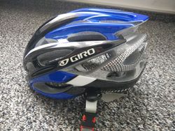 Přilba Giro Aeon