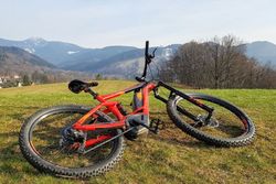 Celoodpružené elektrokolo Cube STEREO HYBRID 140 RACE 500