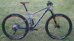 SCOTT Spark 910 - robustní celoodpružené kolo s karbonovým rámem - NOVÉ