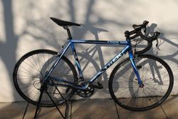TREK s hliníkovým rámem SLR, osazeno komplet Shimano Ultegra 2x10