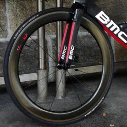 Zipp 404 Firecrest Carbon Clincher PŘEDNÍ