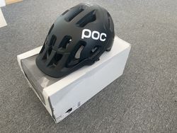 POC Tectal Uranium Black velikost 59-62 cm.