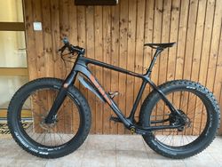 Prodám krásný celokarbonový fatbike SALSA Beargrease.
