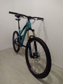 YETI SB5c vel. L TOP 27,5 /650b Full Carbon