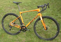 GIANT Revolt Advanced - velmi pohodlné gravel kolo s karbonovým rámem - NOVÉ
