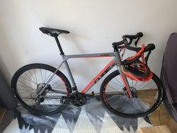 Prodám Cube Cross race pro - Cyklokrosové kolo