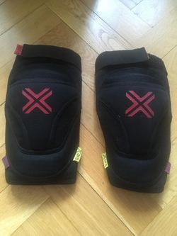 Chrániče kolen - FUSE Delta Knee Pad